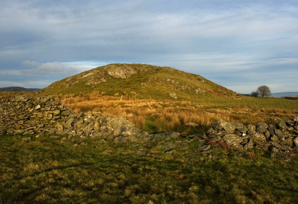 Cefn Caer Euni - Hawlfraint Ein Treftadaeth / Copyright Our Heritage