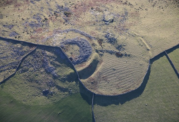 Carn Pentyrch - Hawlfraint y Goron: CBHC / Crown Copyright: RCAHMW