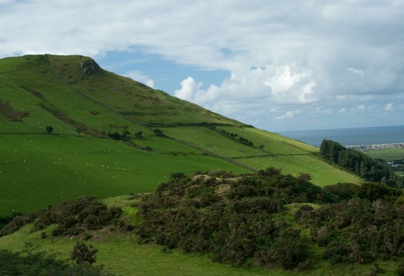 Castell Cynfael - Hawlfraint / Copyright Sarah McCarthy 