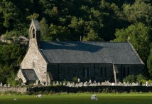 Eglwys y Santes Fair, Beddgelert / St Mary's Beddlegert - Hawlfraint / Copyright Sarah McCarthy 