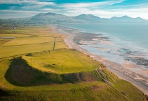 Dinas Dinlle - Cadw, Llywodraeth Cymru (Hawlfraint y Goron) / Welsh Government (Crown Copyright) 