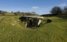 Siambr Gladdu Capel Garmon Neolithic Tomb - Hawlfraint Ein Treftadaeth / Copyright Our Heritage