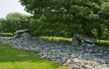 Siambr Gladdu Dyffryn Ardudwy Neolithic Tomb - Hawlfraint Ein Treftadaeth / Copyright Our Heritage