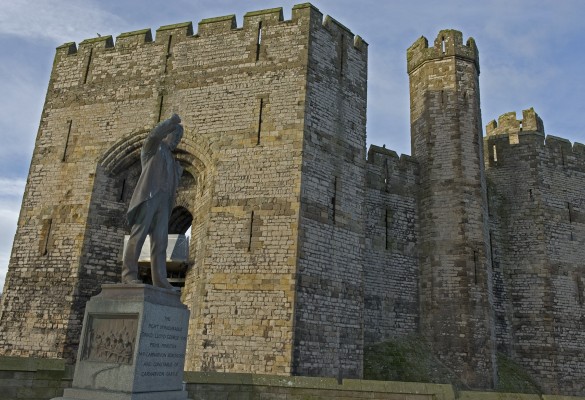 Y Maes Caernarfon - Hawlfraint Ein Treftadaeth / Copyright Our Heritage