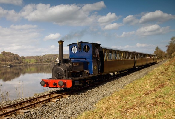 Rheilffordd Llyn Tegid / Bala Lake Railway - Hawlfraint /  Copyright Mr G Williams