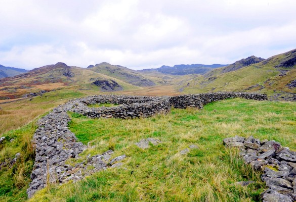 Bryn y Castell - Hawlfraint Awdurdod Parc Cenedlaethol Eryri / Copyright Snowdonia National Park Authority