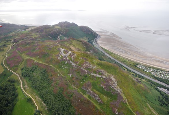 Mynydd Conwy Mountain - Hawlfraint y Goron: CBHC / Crown Copyright: RCAHMW