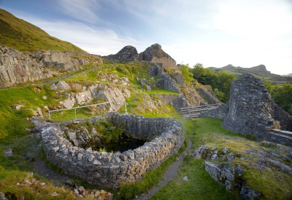 Castell y Bere - Hawlfraint Kiran Ridley © Partneriaeth Prosiect Tywysogion Gwynedd / Copyright Kiran Ridley © the Princes of Gwynedd Project Partners